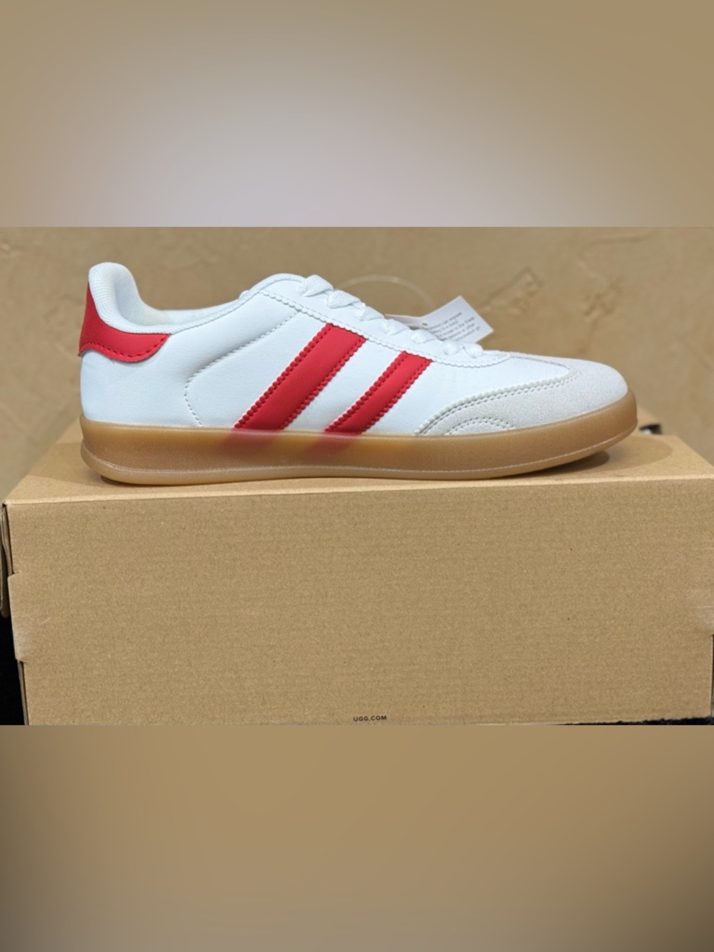 La Sheelah White and Red Casual Women's Sneakers - Classic Stripe Design
Size 9 - Picture 3 of 7
